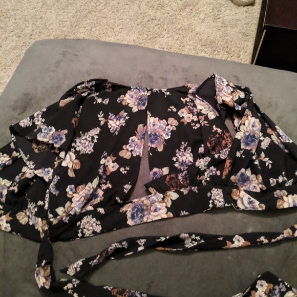 Croped floral blouse - Picture 2 of 3